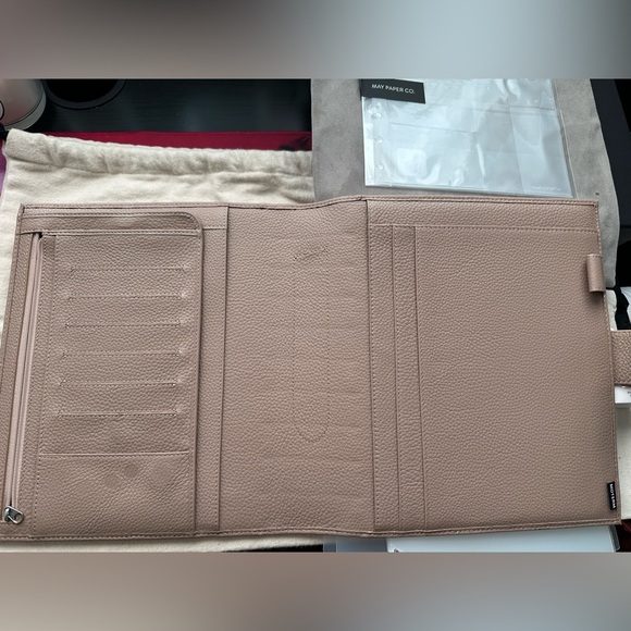 Moterm - HP Classic Leather Planner Cover - Taupe - Picture 3 of 9